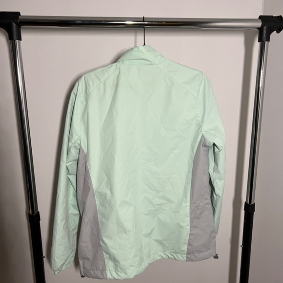 New Balance Women’s Windbreaker - Picture 3 of 4